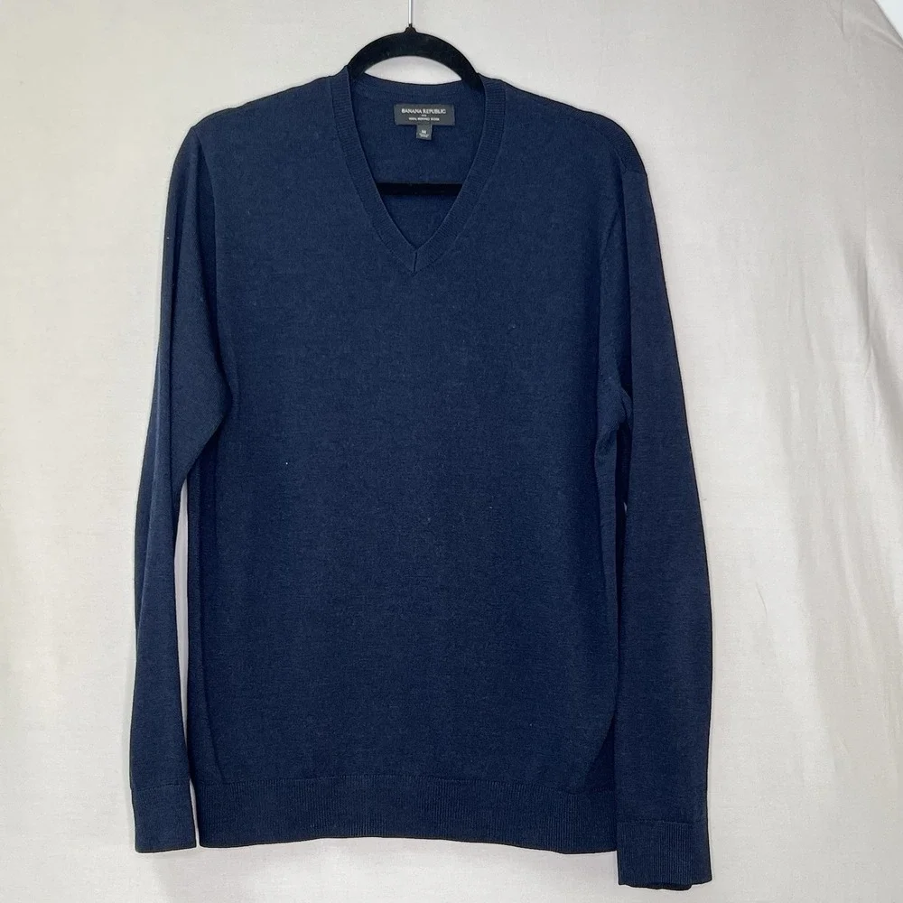 Banana Republic Mens Merino Wool Sweater Sz M Navy Blue Knit V Neck Long Sleeve